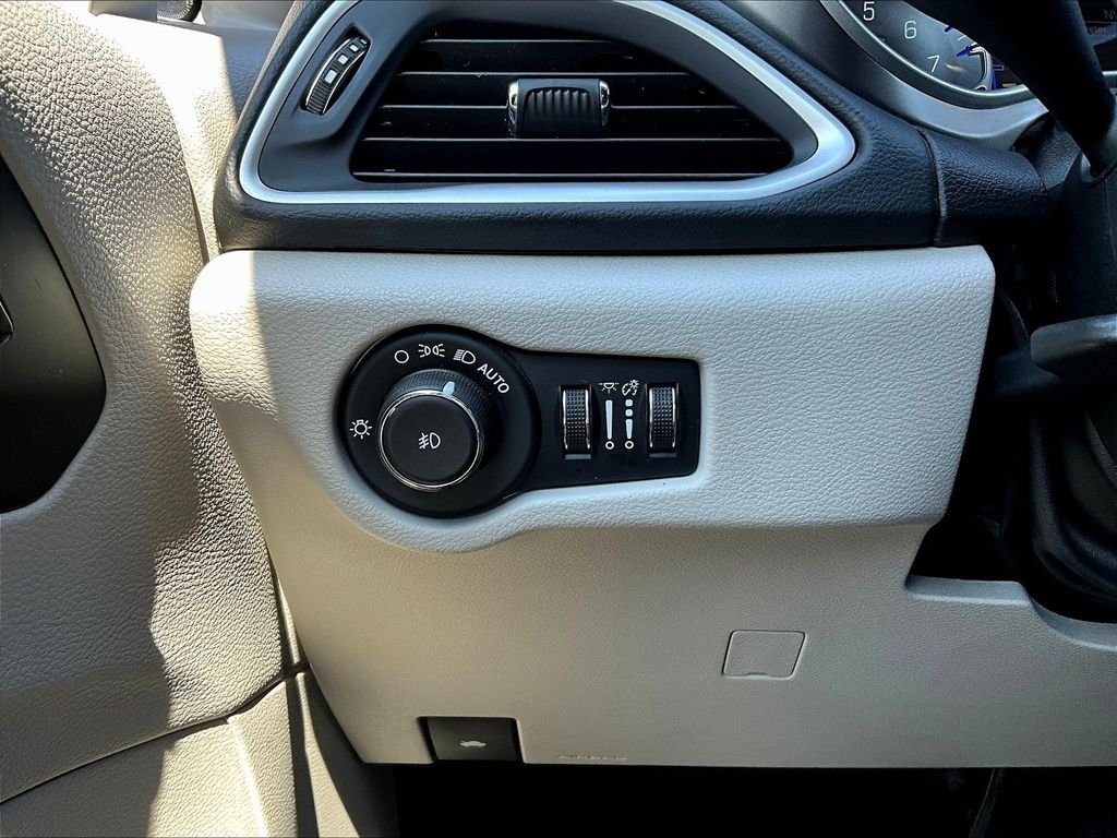 Used 2020 Black Chrysler Touring L image 17