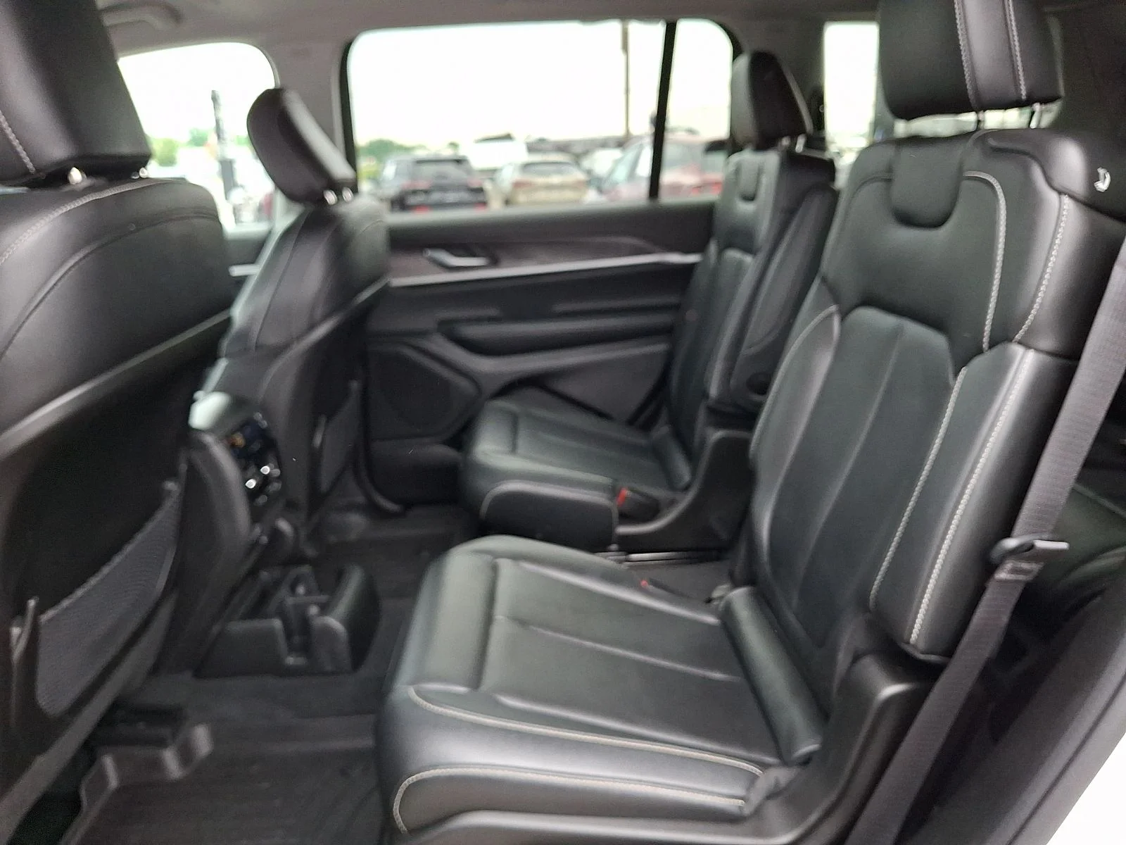 Used 2023 White Jeep Limited image 11