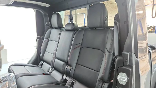 New 2027 Granite Crystal Metallic Clearcoat Jeep Rubicon X image 19
