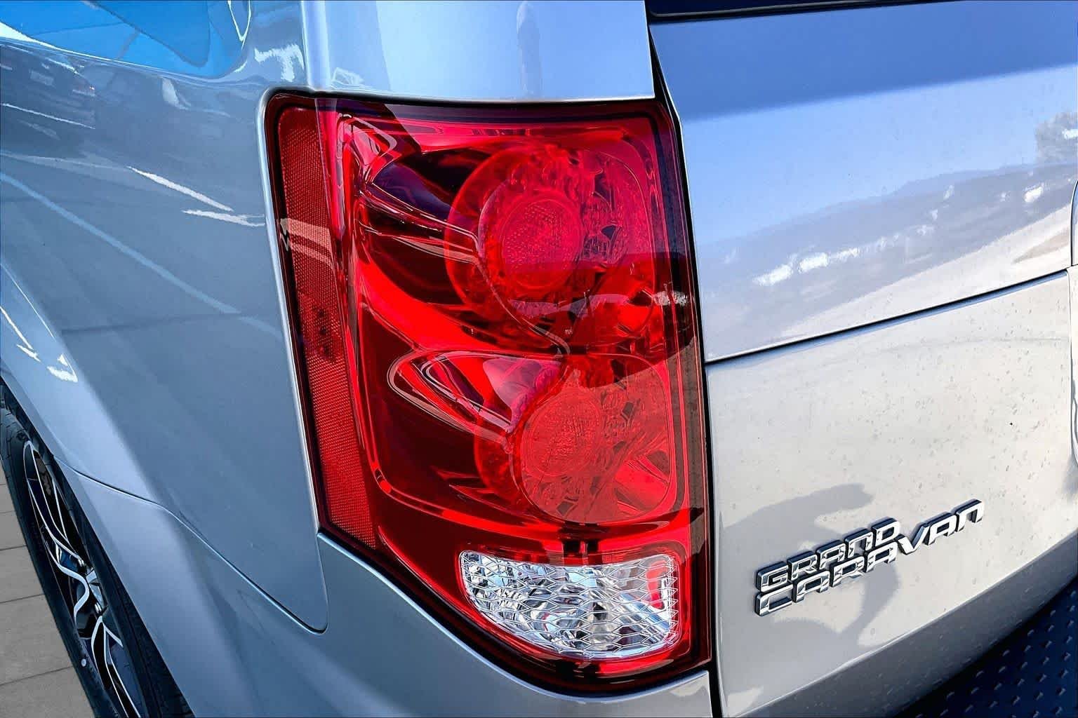 Used 2019 Billet Clearcoat Dodge SE Plus image 28