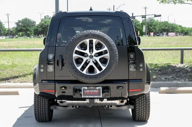 New 2026 Santorini Black Land Rover X-Dynamic SE image 12