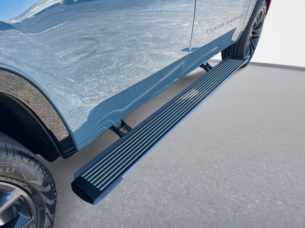 New 2026 Steel Blue Exterior Paint Jeep Summit Reserve image 16