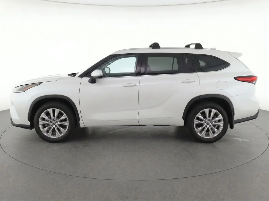 Used 2023 Off-white Toyota Limited image 6