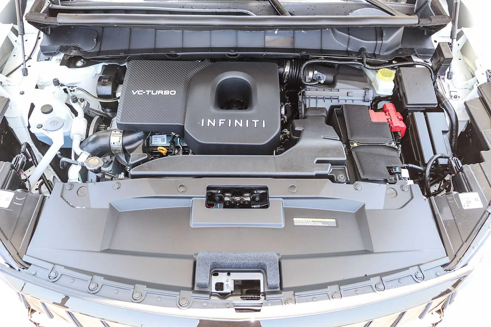 New 2027 2T RAD WHT INFINITI Autograph AWD image 13