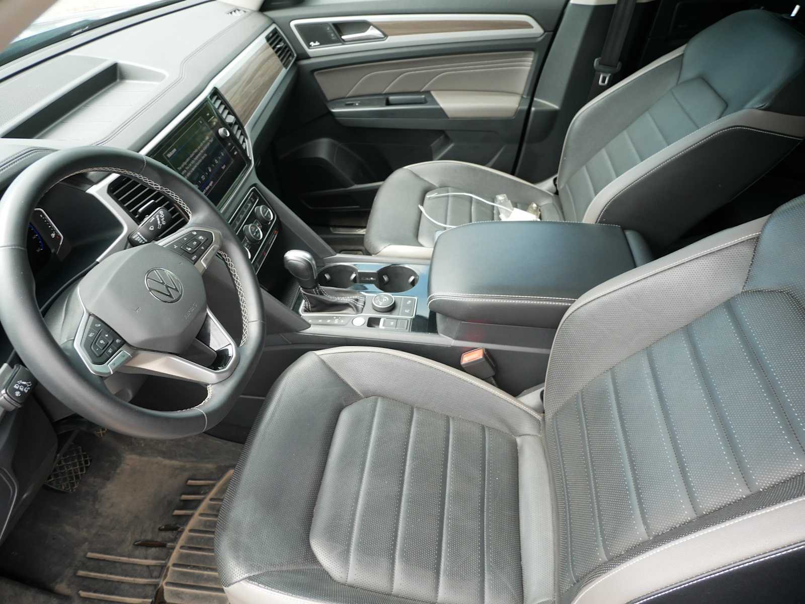 Used 2021 Pyrite Silver Metallic Volkswagen 3.6L V6 SEL Premium image 7