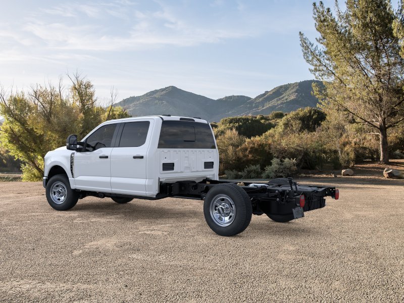 New 2025 Oxford White Ford F-350® XL image 4