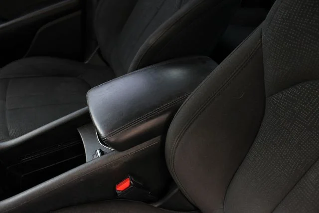 Used 2015 White Chrysler Limited image 17