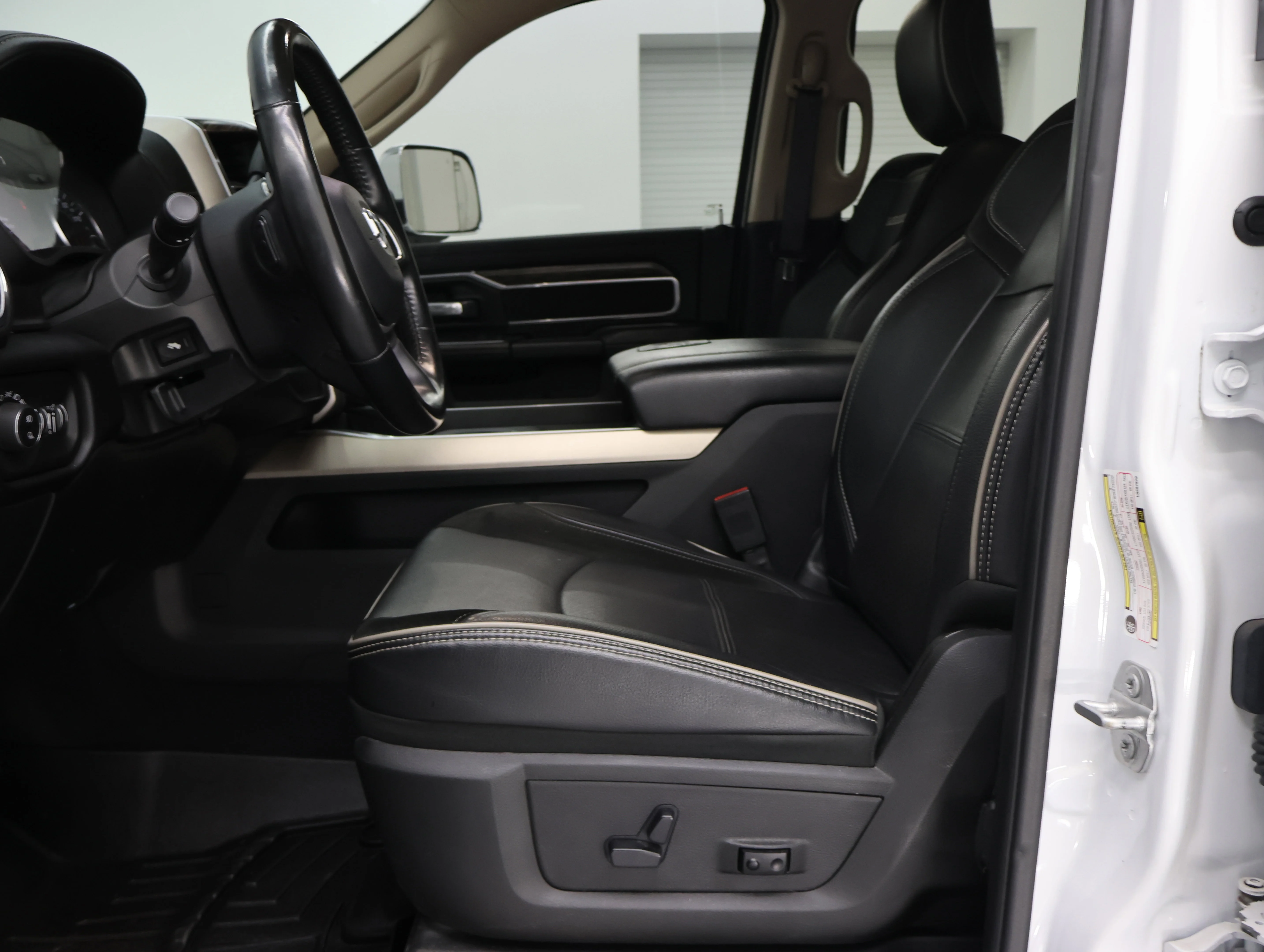 Used 2020 Bright White Clearcoat Ram Laramie image 8