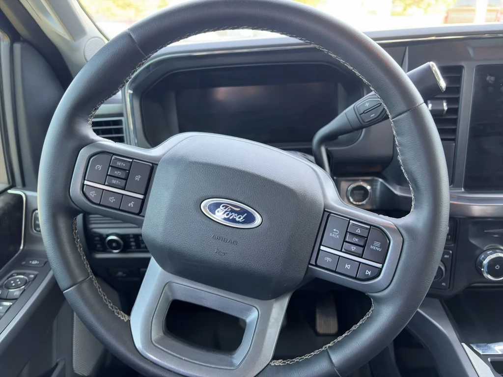 Certified Used 2025 Oxford White Ford LARIAT image 23