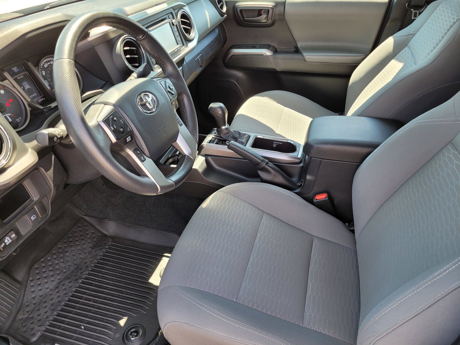 Used 2019 White Toyota  image 14