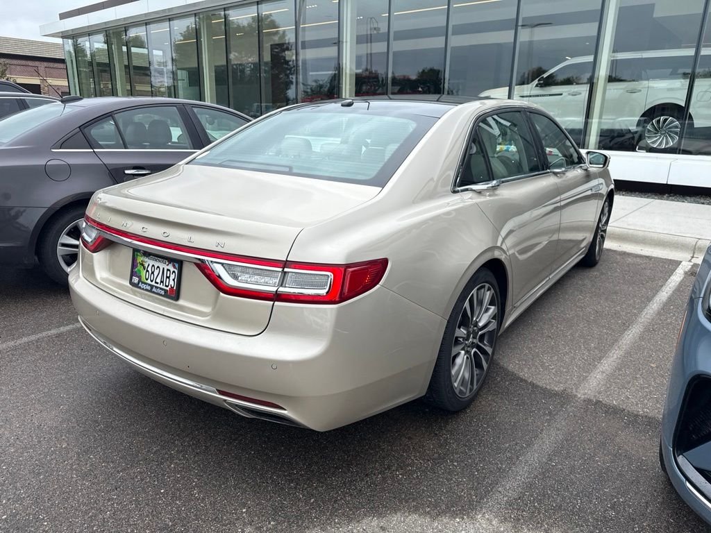Used 2017 Gold Lincoln Reserve image 2