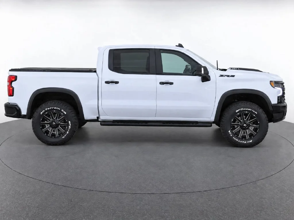 2025 Chevrolet Silverado 1500 ZR2 - Photo 10