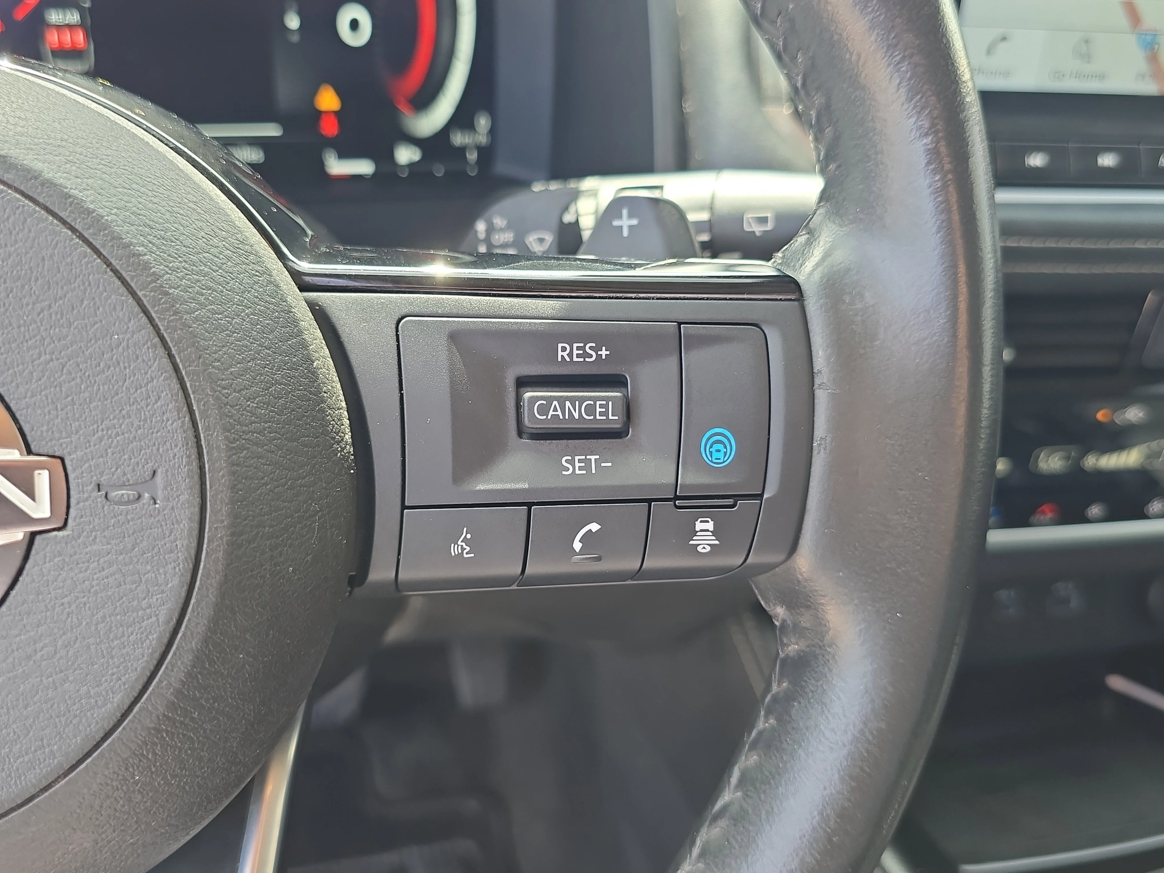 Certified Used 2023 Pearl White Tricoat Nissan Platinum image 33