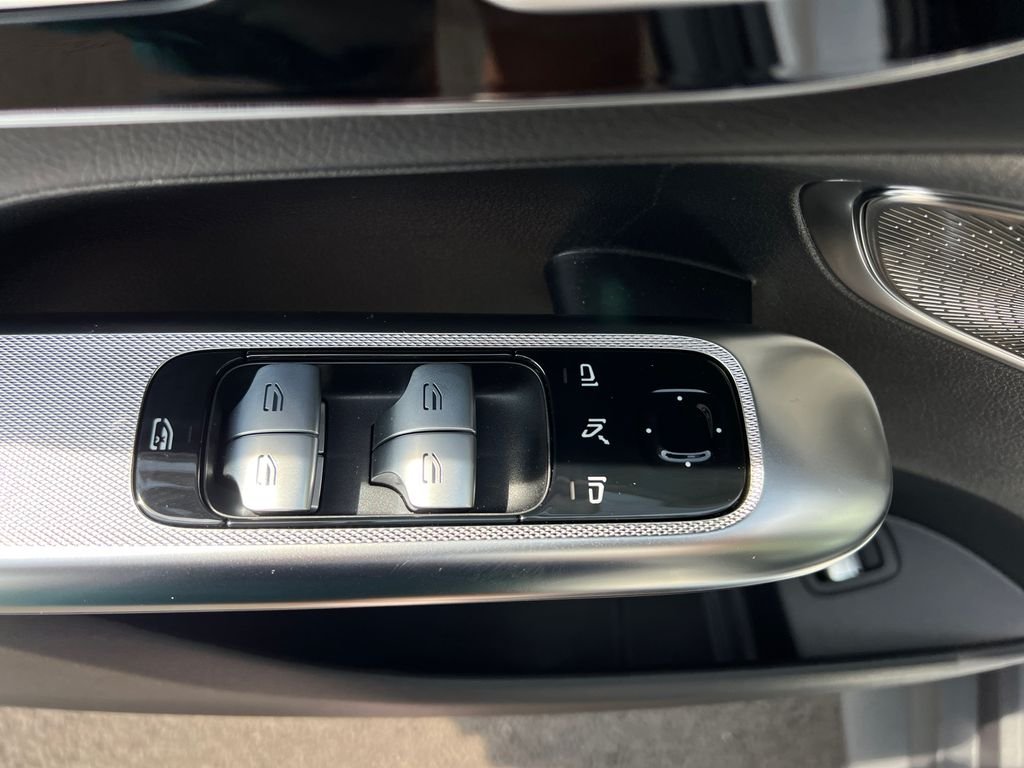 New 2026 Polar White Mercedes-Benz GLC 300 image 11