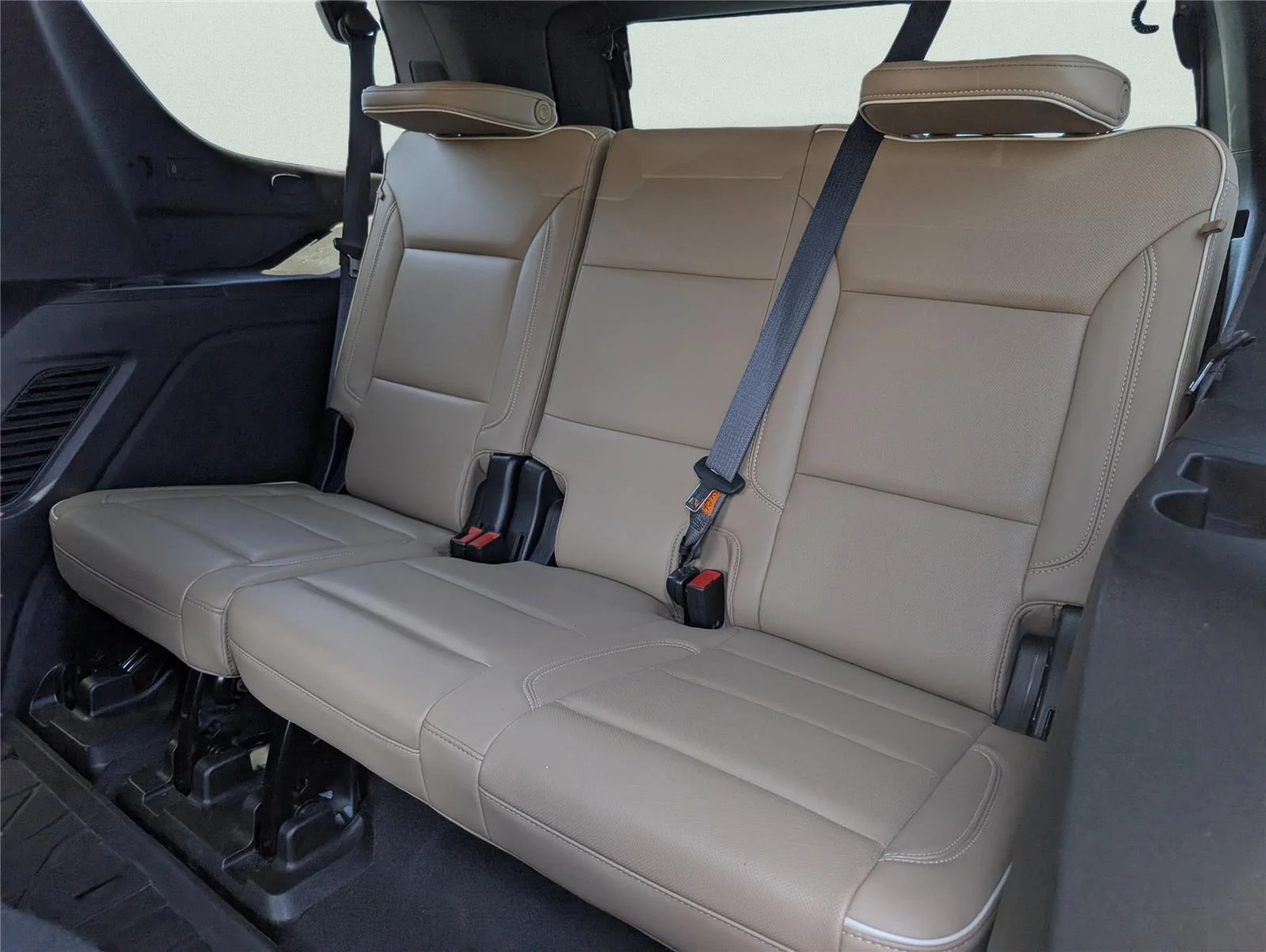 Used 2021 Iridescent Pearl Tricoat Chevrolet Premier image 32