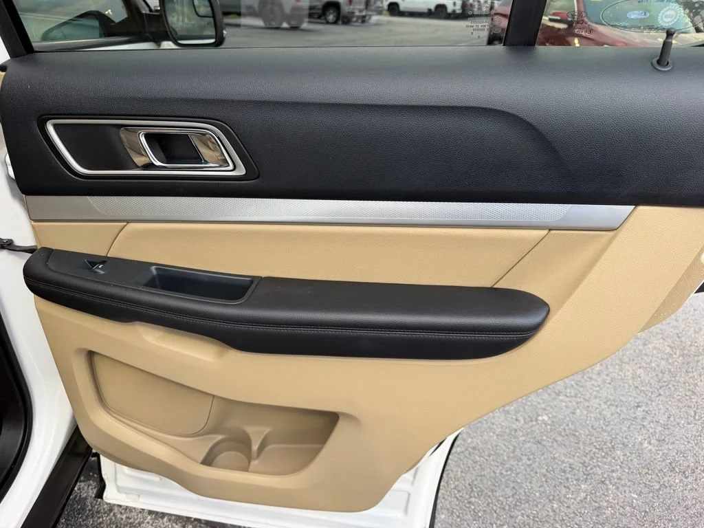 Used 2016 White Ford XLT image 28