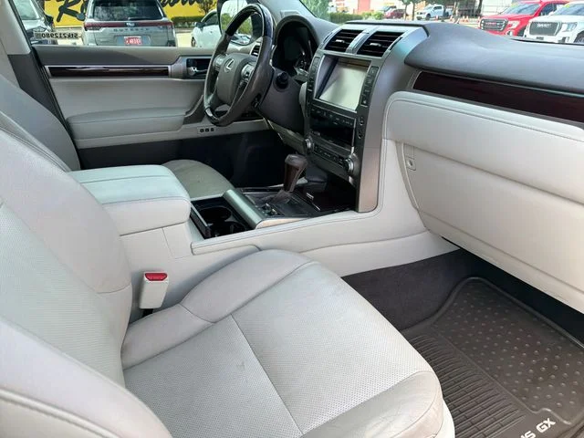 Used 2019  Lexus 460 image 24