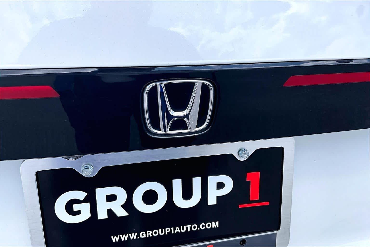 Used 2024 Platinum White Pearl Honda EX image 10