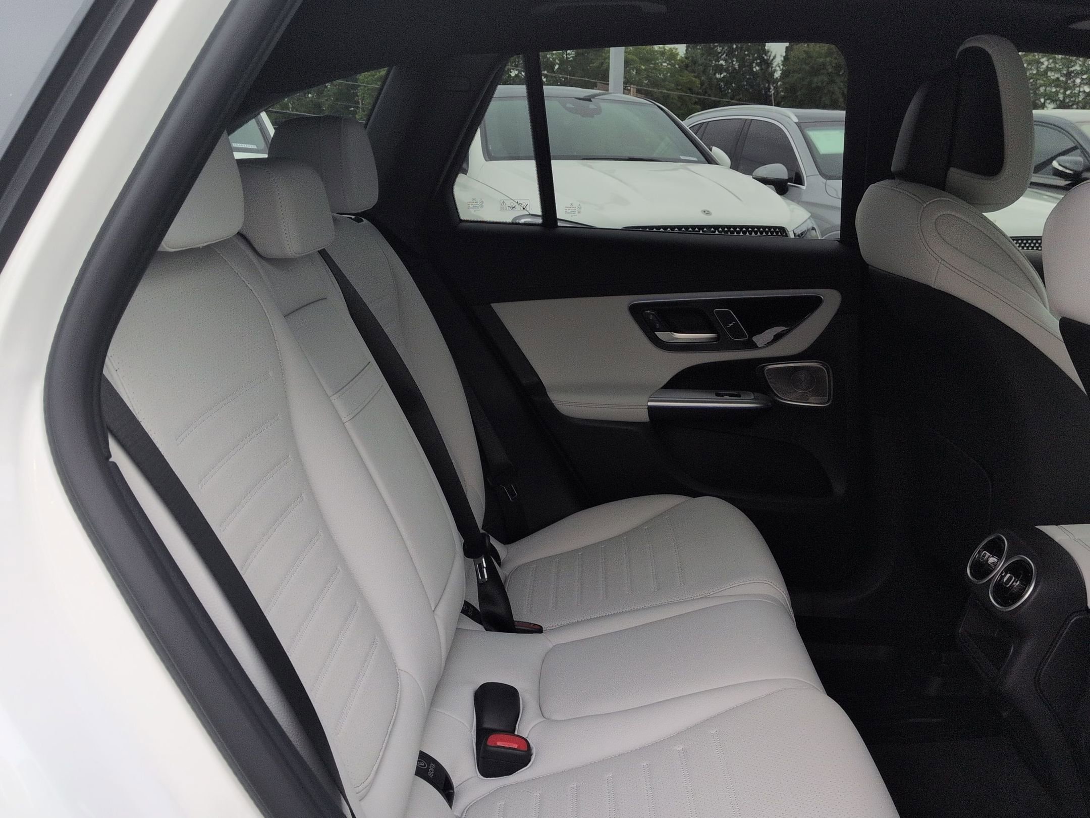 New 2026 Polar White Mercedes-Benz GLC 300 image 55