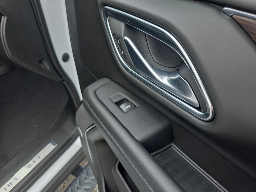 Used 2023 White Chevrolet Z71 image 35