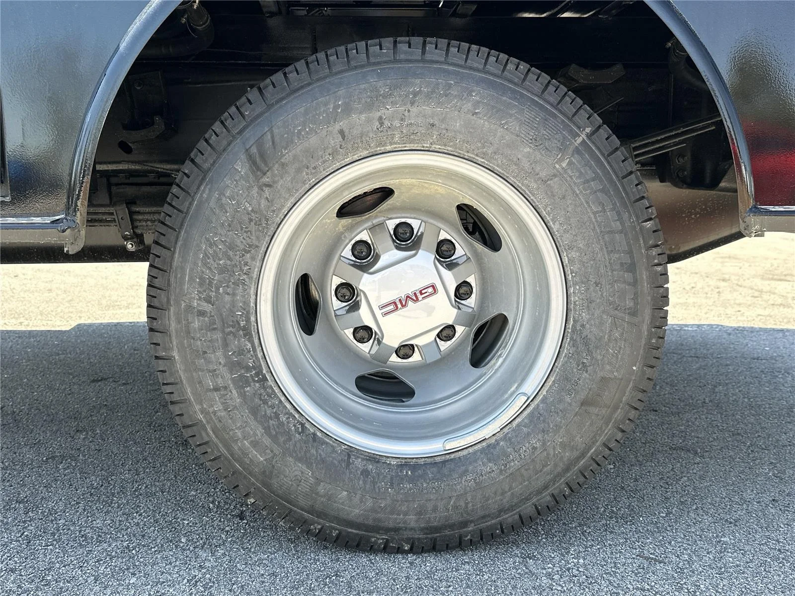 New 2025 Summit White GMC Pro image 18