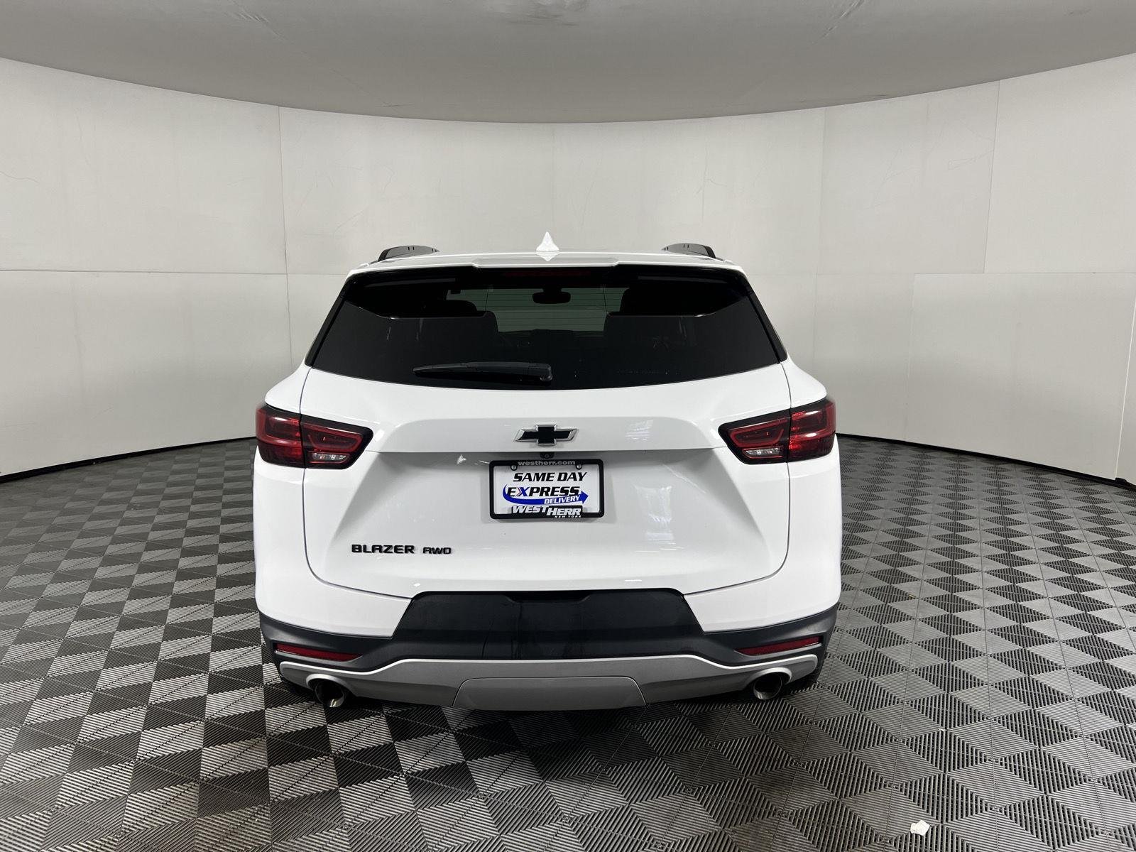 Used 2024 Summit White Chevrolet LT image 38