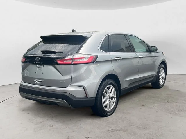Used 2024 Silver Ford SEL image 5