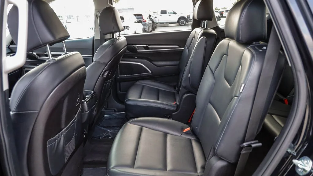 Used 2025 Black Kia S image 23