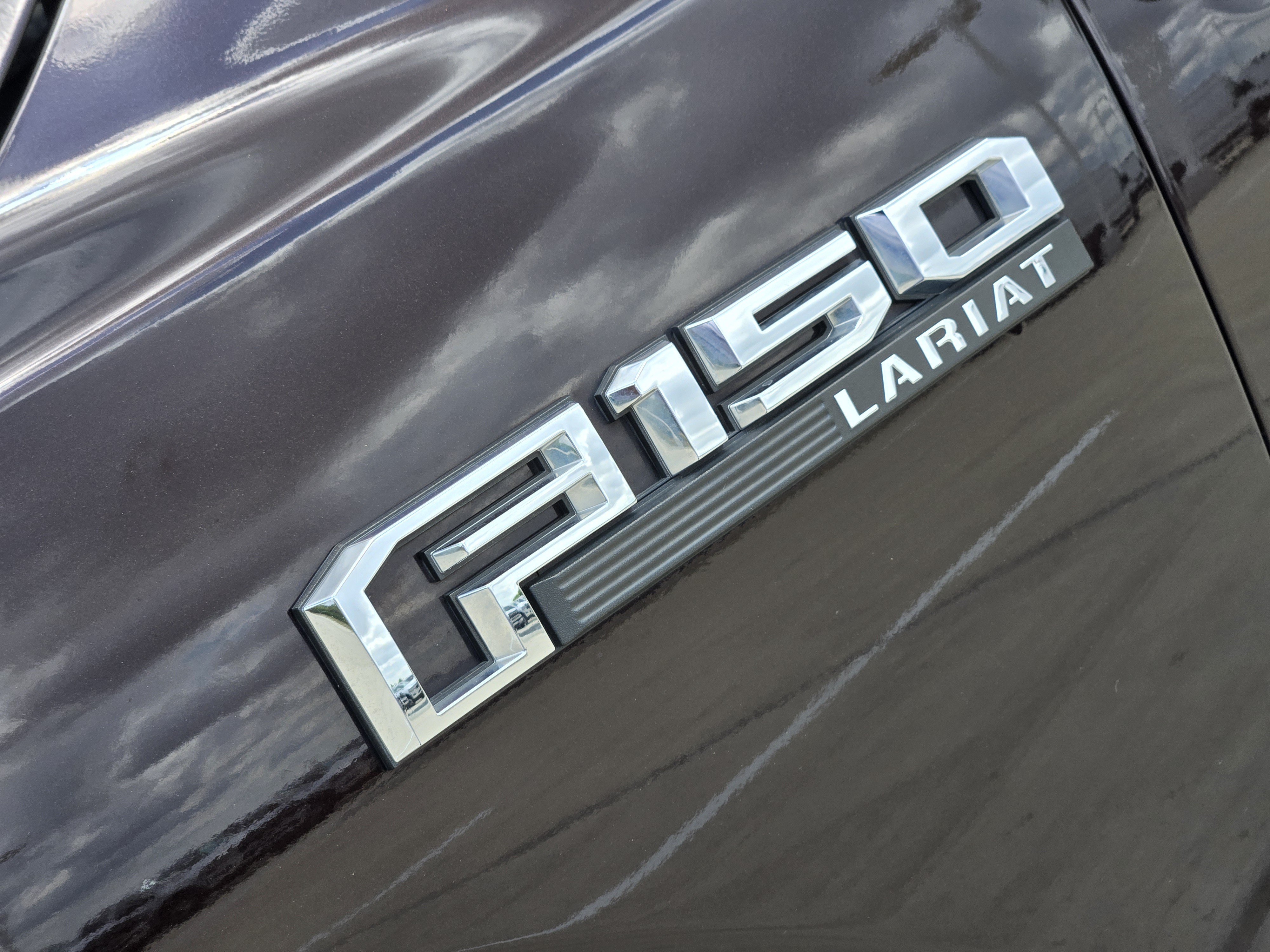 Used 2019 Magma Red Metallic Ford LARIAT image 11