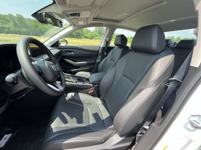 Used 2024 Platinum White Honda Touring image 19