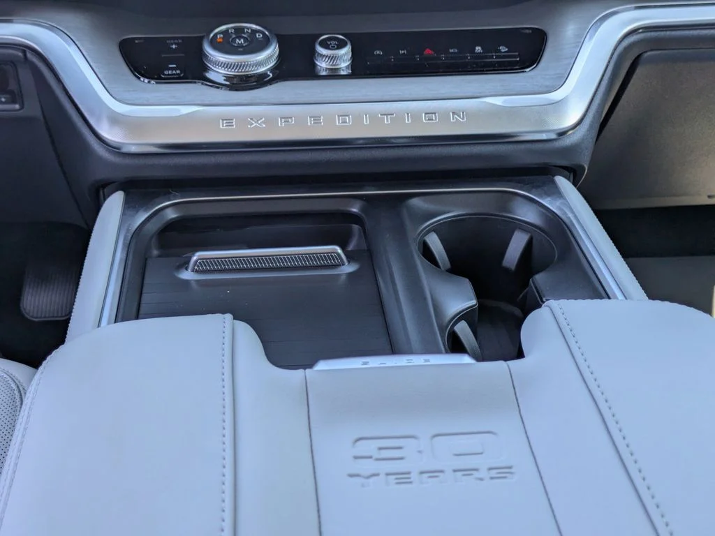 New 2027 Star White Metallic Tri-Coat Ford Platinum image 23