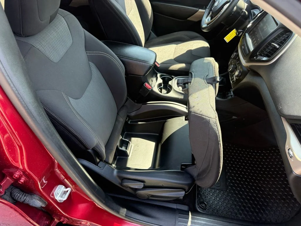 Used 2017 Red Jeep Latitude image 58