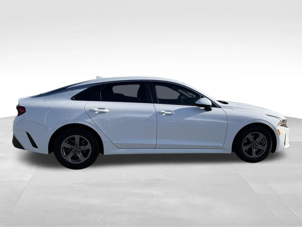 Used 2021 White Kia LXS image 6