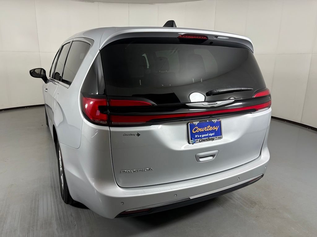 Used 2024 Silver Chrysler Touring L image 6