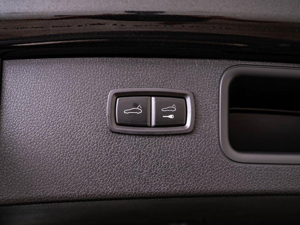 Used 2025 Volcano Grey Metallic Porsche  image 22