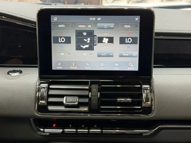 Used 2020 White Lincoln Reserve image 14