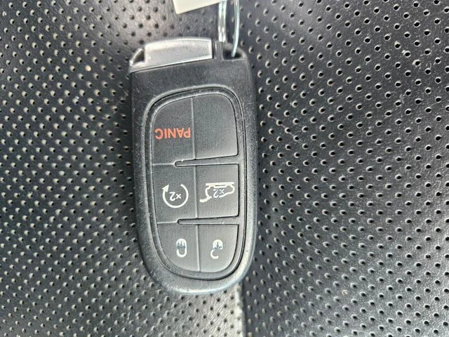Used 2019 Silver Jeep Limited image 29