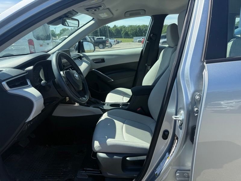 Used 2023 Silver Toyota L image 10