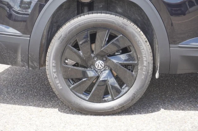 New 2026 Deep Black Pearl Volkswagen 2.0T SE W/TECHNOLOGY image 6
