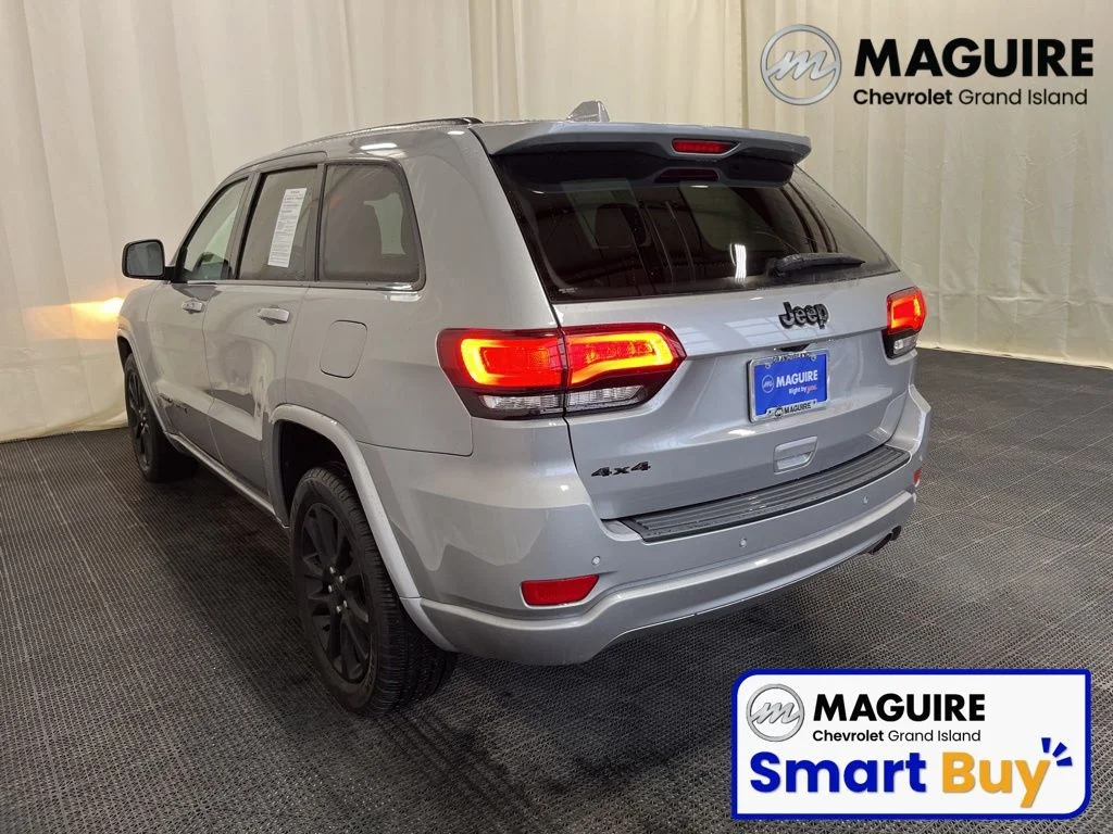 Used 2019 Billet Silver Metallic Clearcoat Jeep Altitude image 32