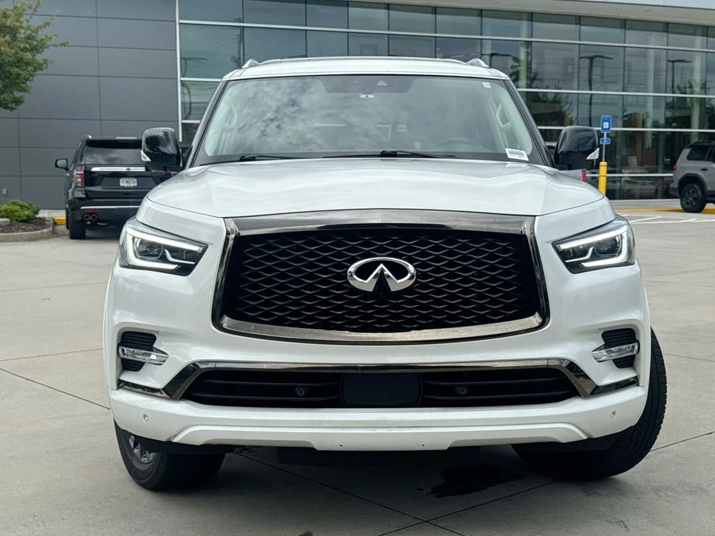 Used 2023 White INFINITI Premium Select image 4