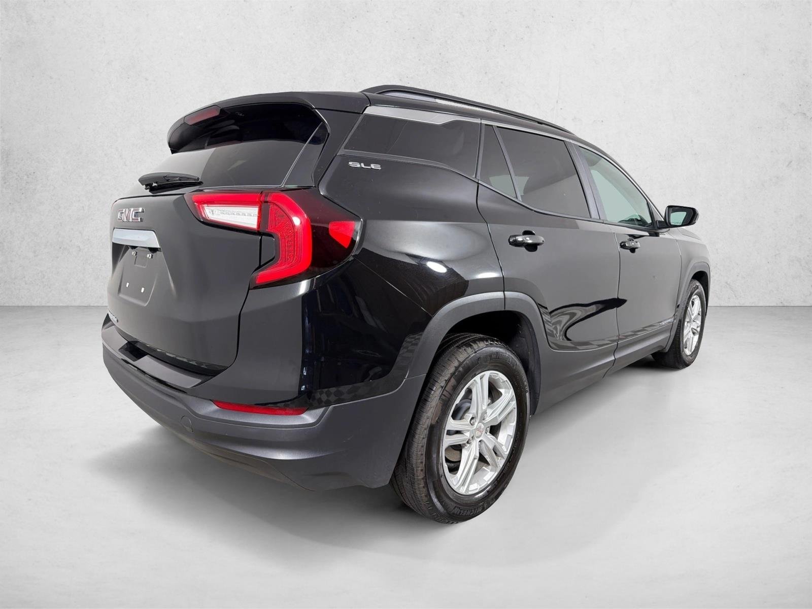 Used 2022 Ebony Twilight Metallic GMC SLE image 3
