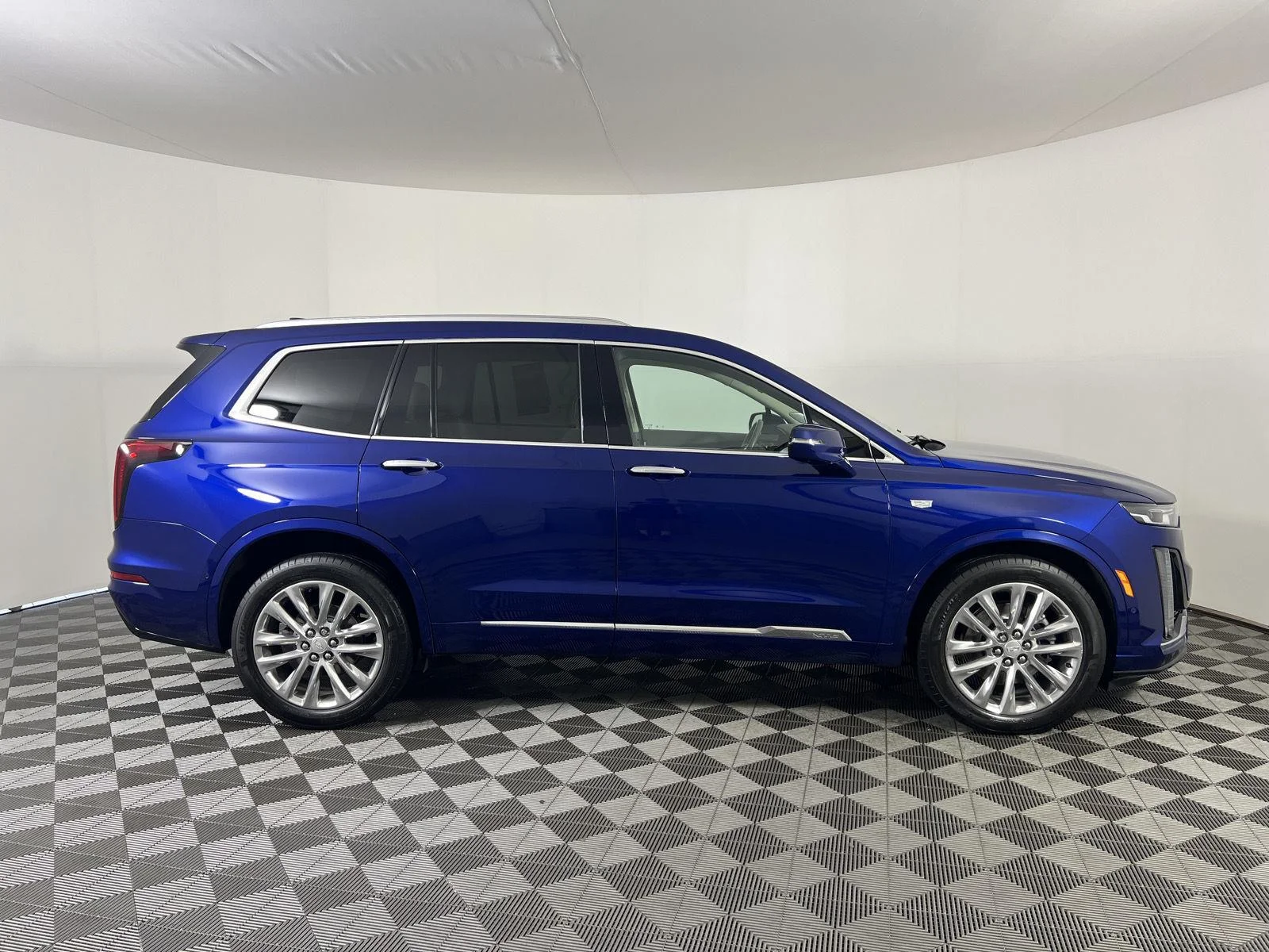 Used 2023 OPULENT BLUE METALLIC Cadillac AWD Premium Luxury image 27