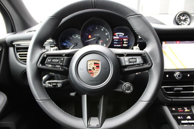 2026 Porsche Macan - Photo 15