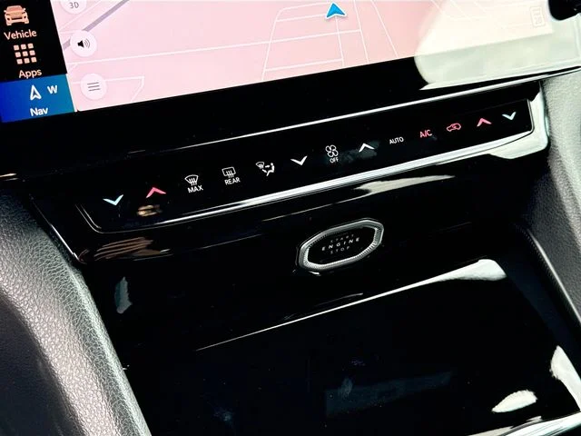 New 2026 Diamond Black Crystal Pearl-Coat Exterior Paint Jeep Laredo image 11