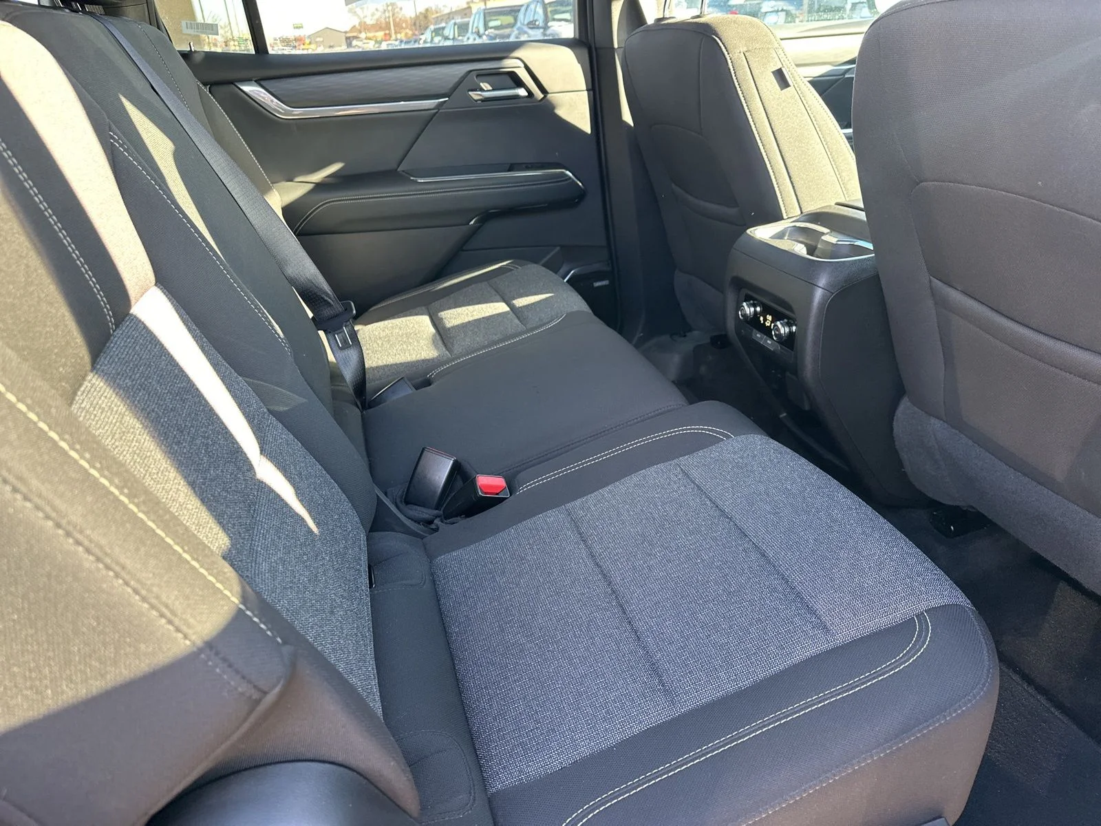 Used 2025 White GMC Elevation image 25