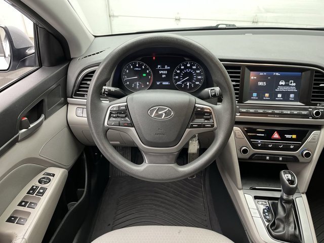 Used 2017 Shale Gray Metallic Hyundai SE image 9