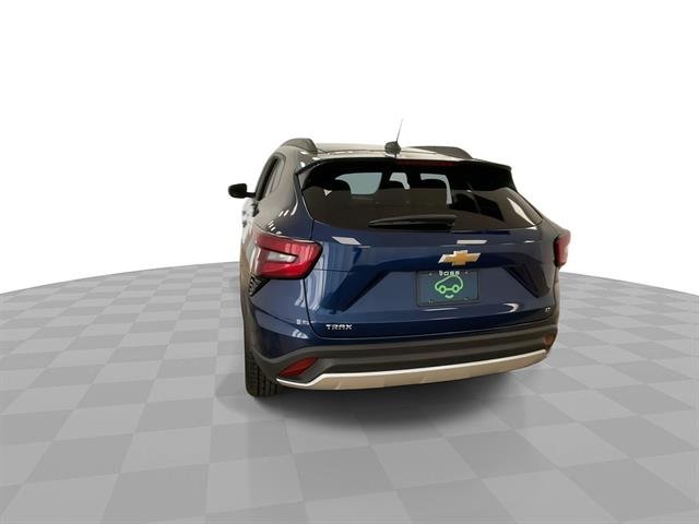 2024 Chevrolet Trax LT, photo 8 of 12
