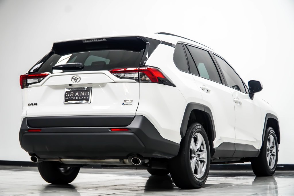 Used 2025 White Toyota XLE image 16