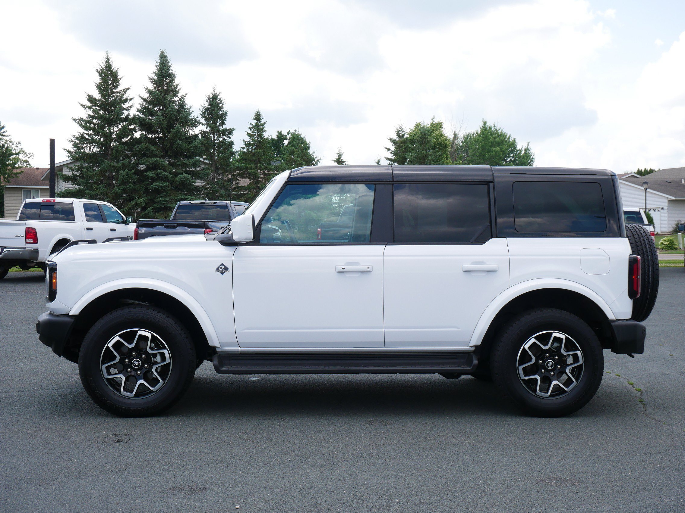 Used 2025 Ford Bronco 4-Door Outer Banks with VIN 1FMDE8BH4SLA62938 for sale in Hastings, Minnesota